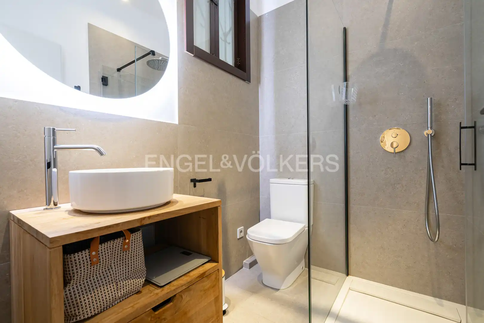 Bathroom of Flat for rent in Madrid  with Air Conditioner, Heating and Furnished