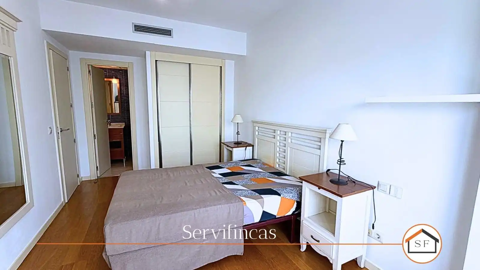 Habitación de Ático de alquiler en Madrid con Aire acondicionado, Calefacción y Jardín privado