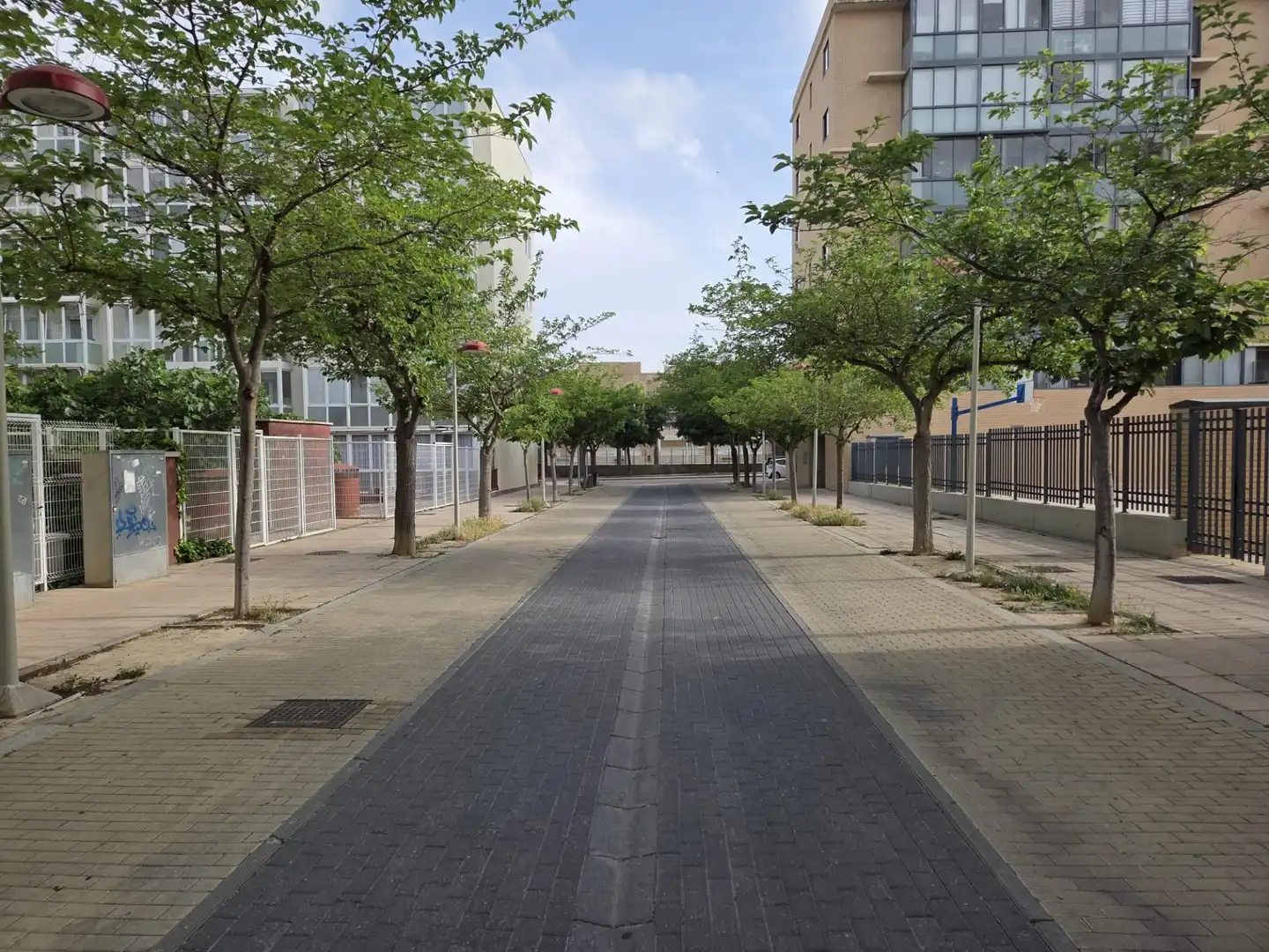 Außenansicht von Garage zum Verkauf in Zaragoza