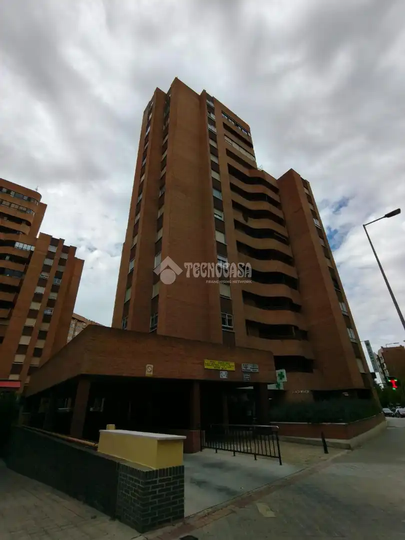 Vista exterior de Pis en venda en Valladolid amb Calefacció, Parquet i Terrassa
