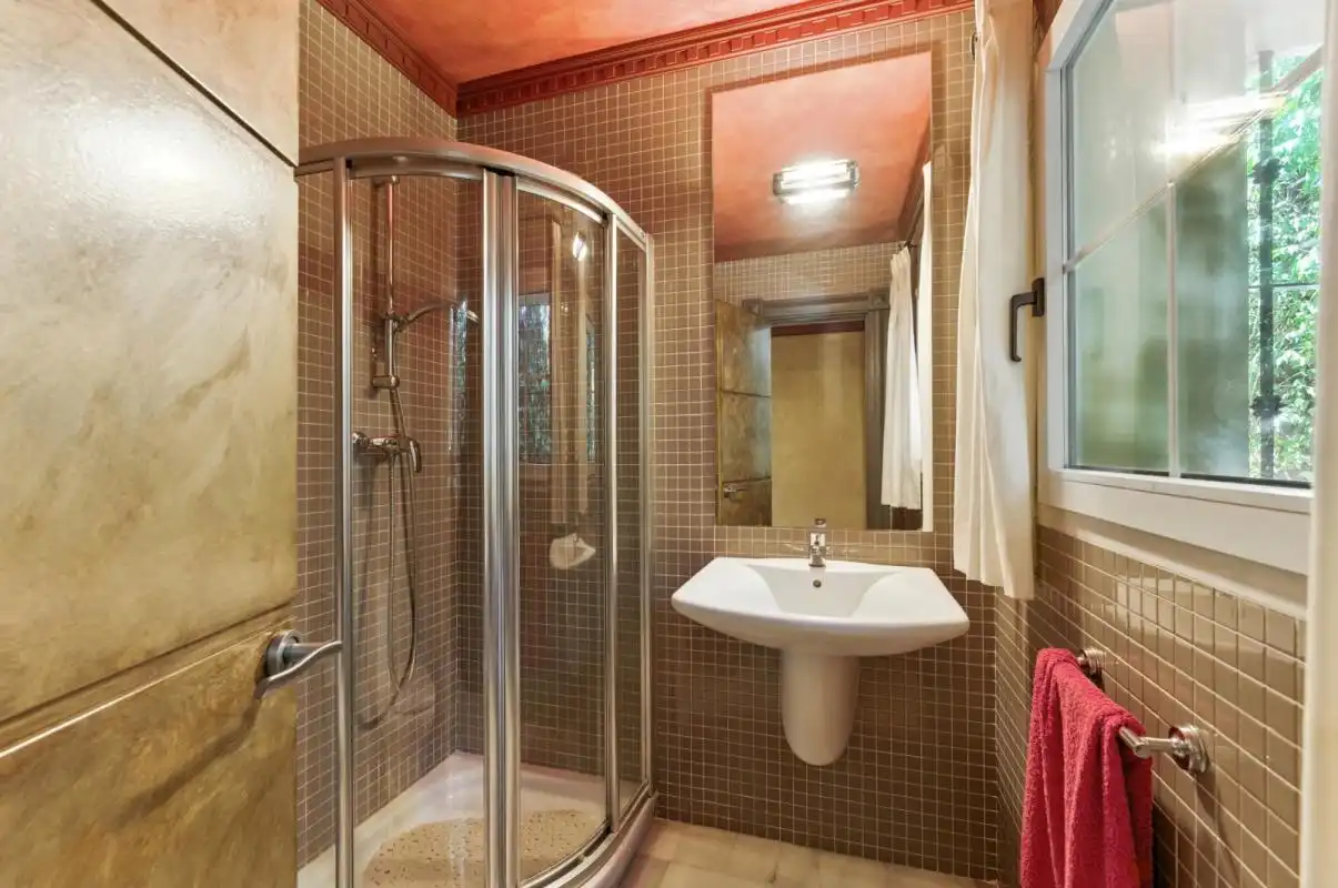 Bany de Casa o xalet en venda en Marbella amb Calefacció, Jardí privat i Terrassa