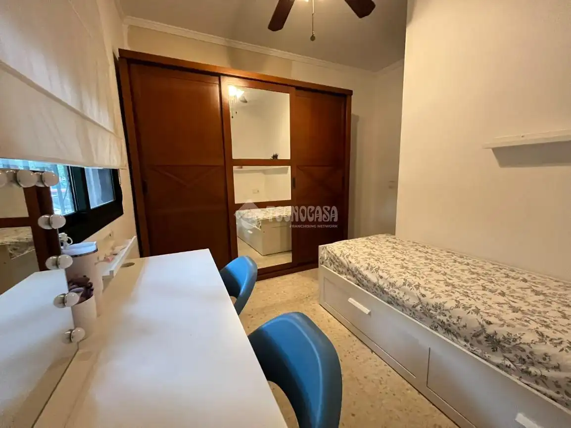 Habitación de Piso en venta en Dos Hermanas con Trastero