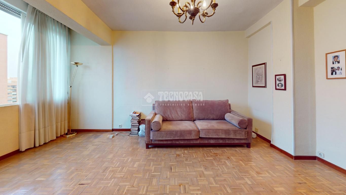 Sala d'estar de Pis en venda en  Madrid Capital amb Aire condicionat i Calefacció