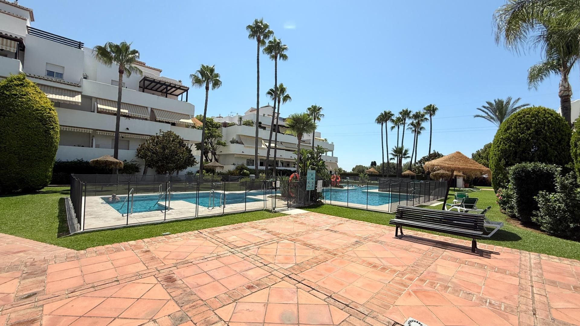 Swimming pool of Flat for sale in Marbella  with Air Conditioner, Private garden and Terrace