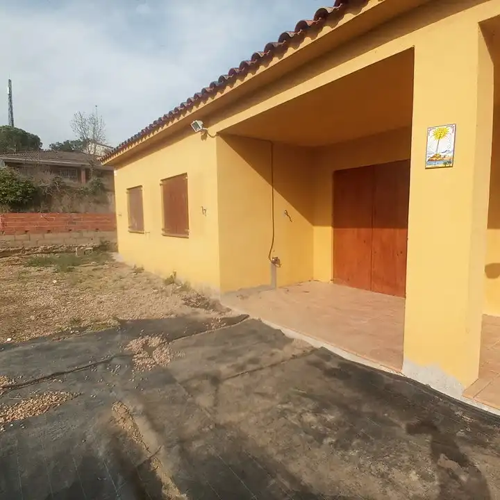 Vista exterior de Casa o xalet en venda en Massanes amb Calefacció