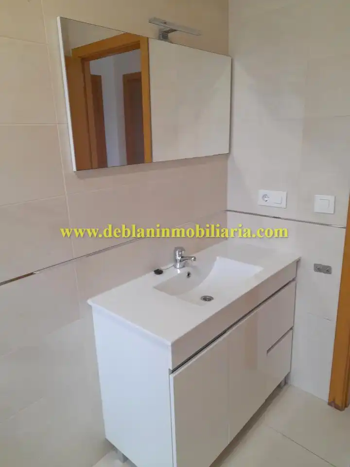 Badezimmer von Haus oder Chalet zur Miete in Tui mit Heizung, Privatgarten und Abstellraum