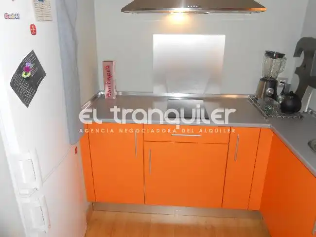 Küche von Wohnung zur Miete in Madrid mit Klimaanlage, Abstellraum und Möbliert