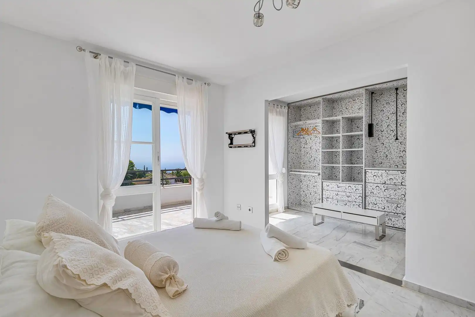 Dormitori de Casa adosada en venda en Mijas amb Aire condicionat, Calefacció i Jardí privat