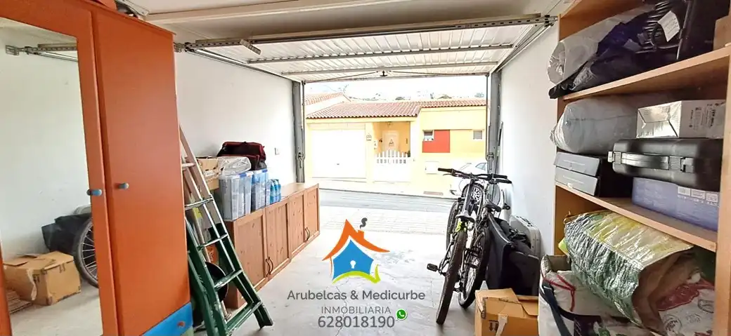 Einfamilien-Reihenhaus zum Verkauf in Arucas mit Ofen, Mikrowelle und Balkon