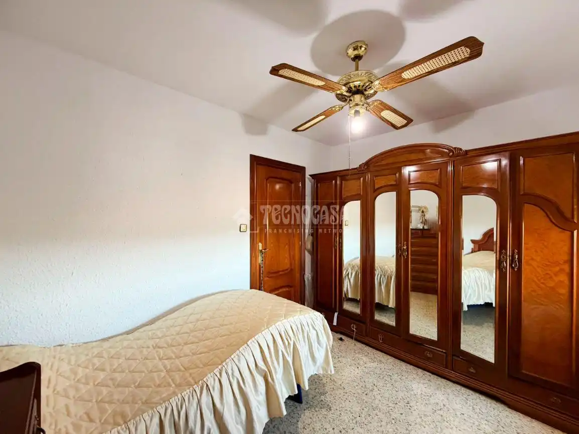 Bedroom of Flat for sale in Zaragoza  with Heating and Balcony