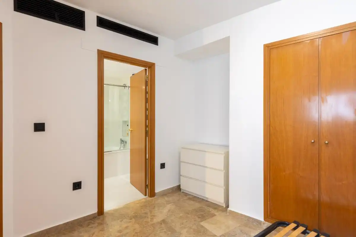Habitación de Ático de alquiler en Valencia con Aire acondicionado, Calefacción y Amueblado