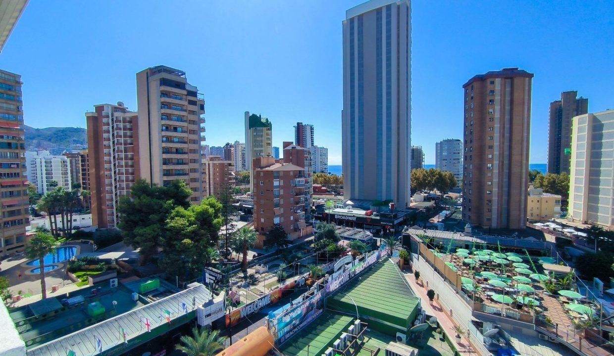 Vista exterior de Apartament en venda en Benidorm amb Aire condicionat, Calefacció i Jardí privat