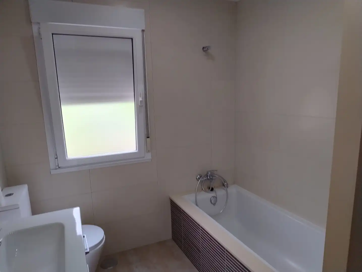 Bathroom of Flat for rent in Santiago de Compostela   with Heating, Furnished and Oven