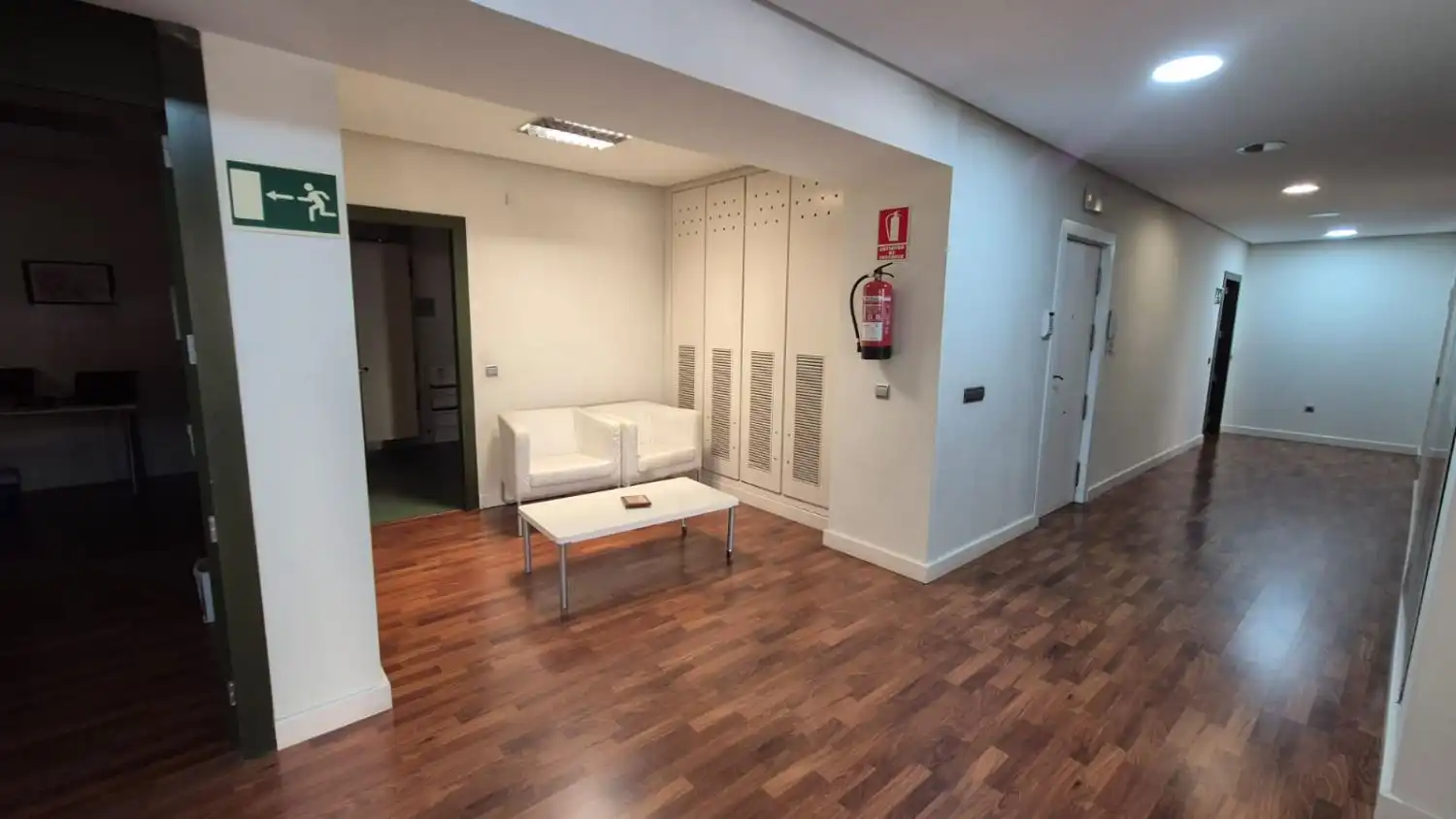 Büro zum Verkauf in Badajoz mit Klimaanlage, Heizung und Terrasse