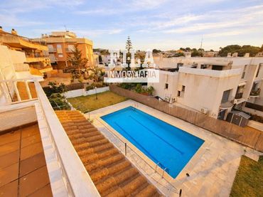 Maison mitoyenne avec piscine à vendre à Segur de Calafell
