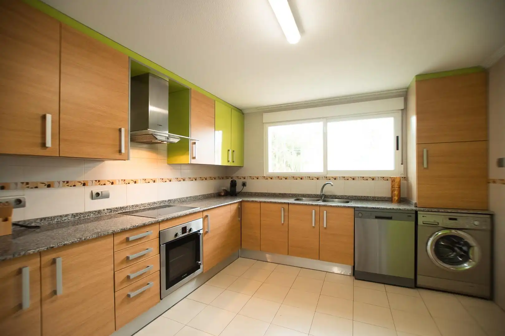Cocina de Casa o chalet en venta en Mutxamel con Aire acondicionado, Calefacción y Jardín privado