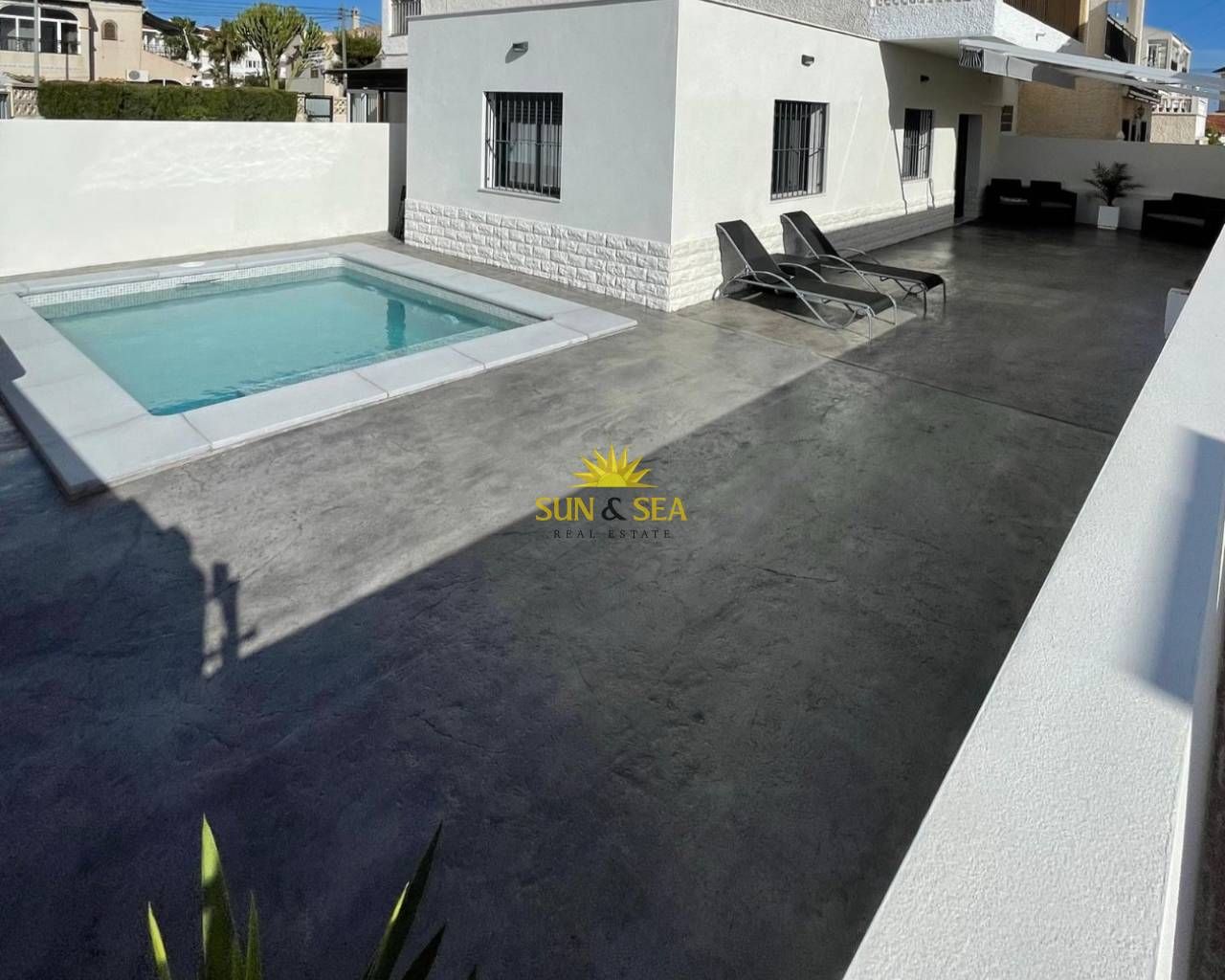 Piscina de Casa o xalet de lloguer en Torrevieja amb Aire condicionat, Calefacció i Terrassa