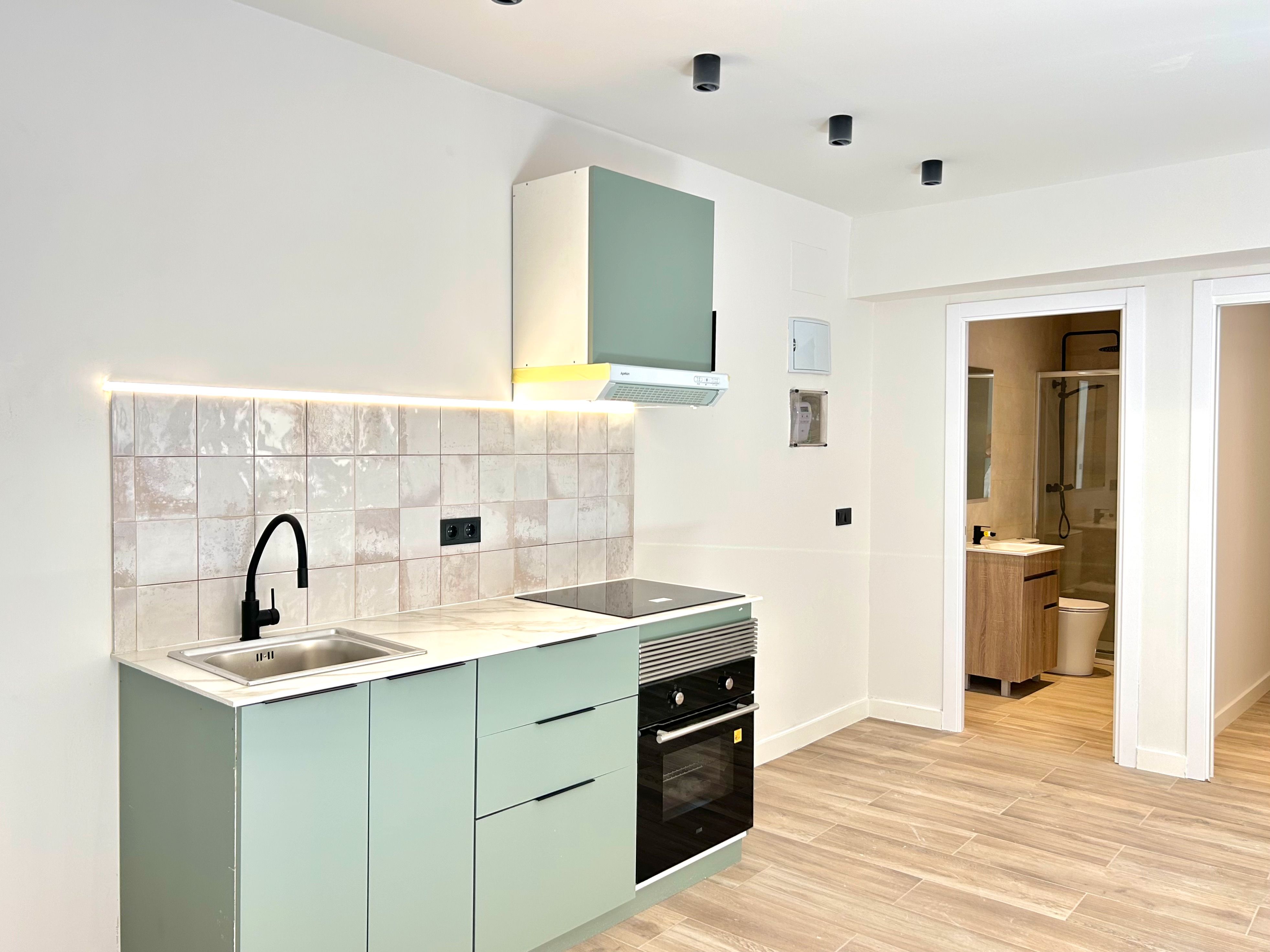 Kitchen of Premises for sale in  Barcelona Capital