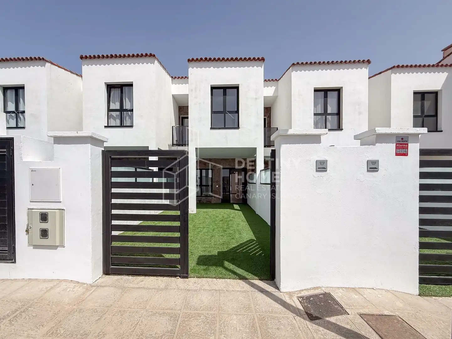 Vista exterior de Dúplex en venda en La Oliva amb Jardí privat i Terrassa
