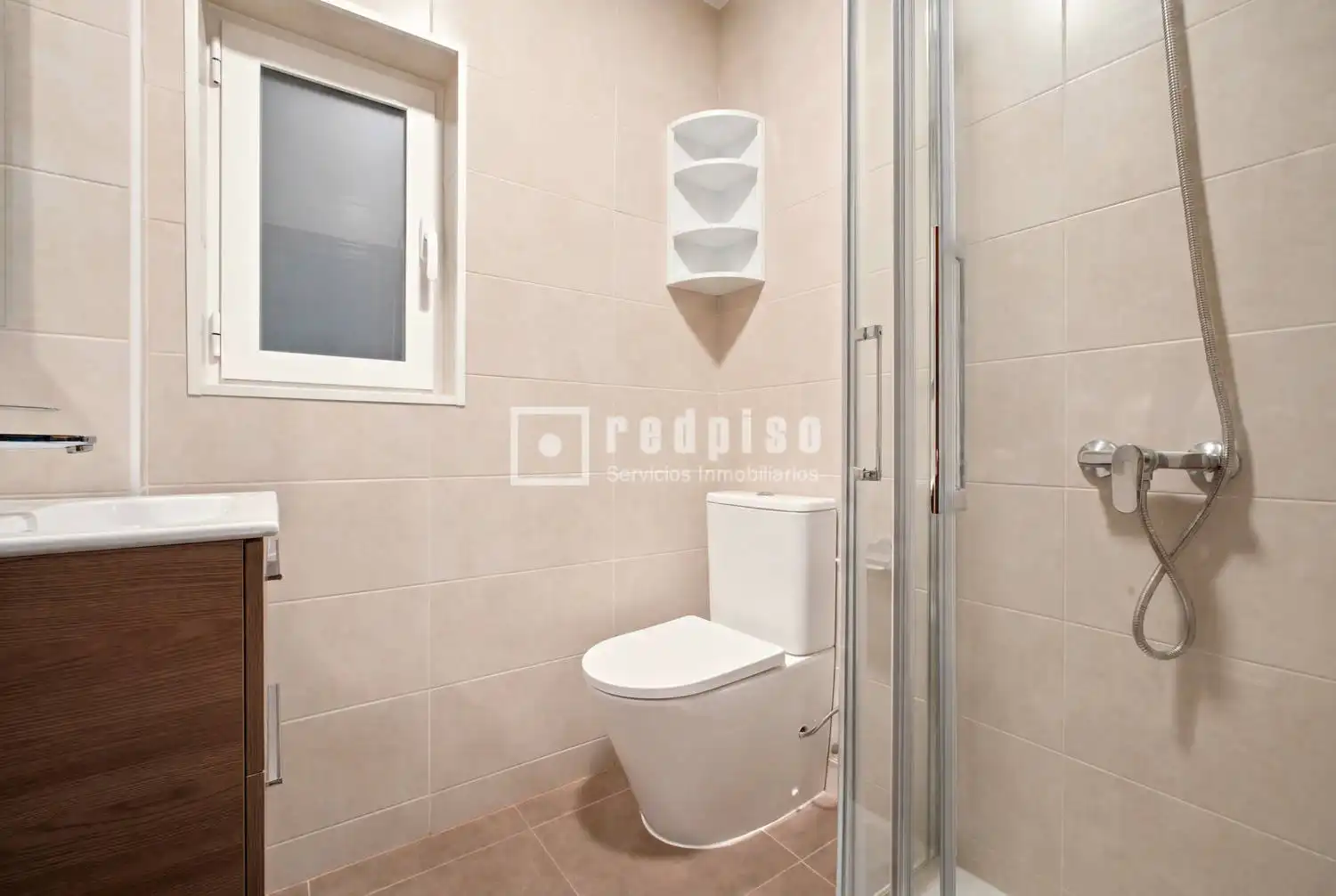 Bathroom of Flat for sale in Madrid  with Heating, Private garden and Parquet flooring