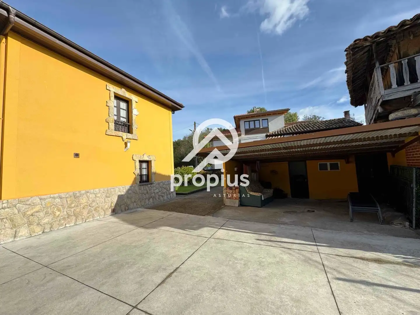 Vista exterior de Casa o chalet en venta en Parres con Calefacción, Jardín privado y Parquet