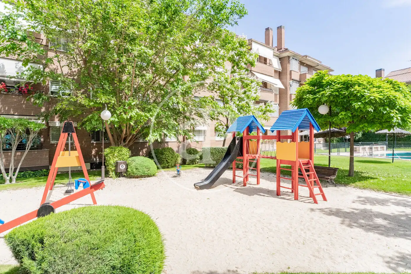 Außenansicht von Wohnung zum Verkauf in Pozuelo de Alarcón mit Klimaanlage, Heizung und Privatgarten