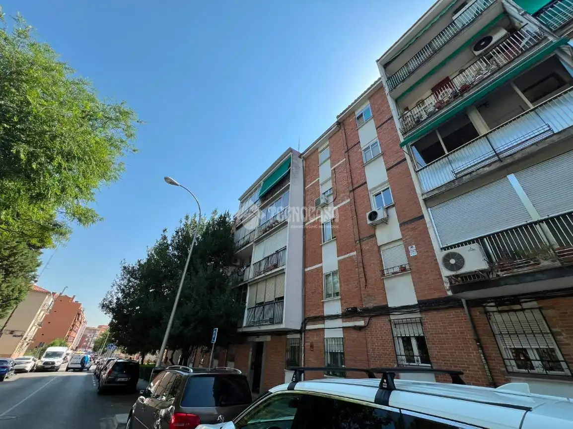 Vista exterior de Pis en venda en Madrid amb Terrassa
