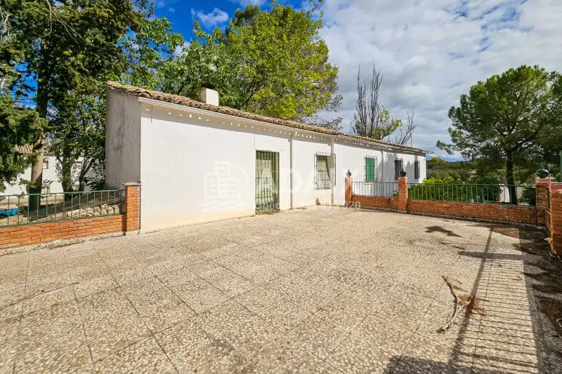 Vista exterior de Casa o chalet en venta en Úbeda con Terraza, Trastero y Balcón