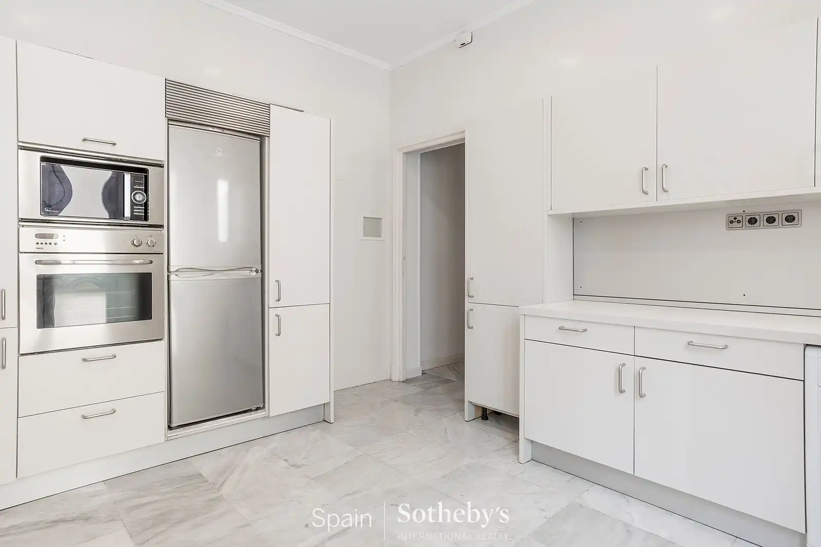 Cuina de Apartament de lloguer en Madrid amb Aire condicionat i Calefacció