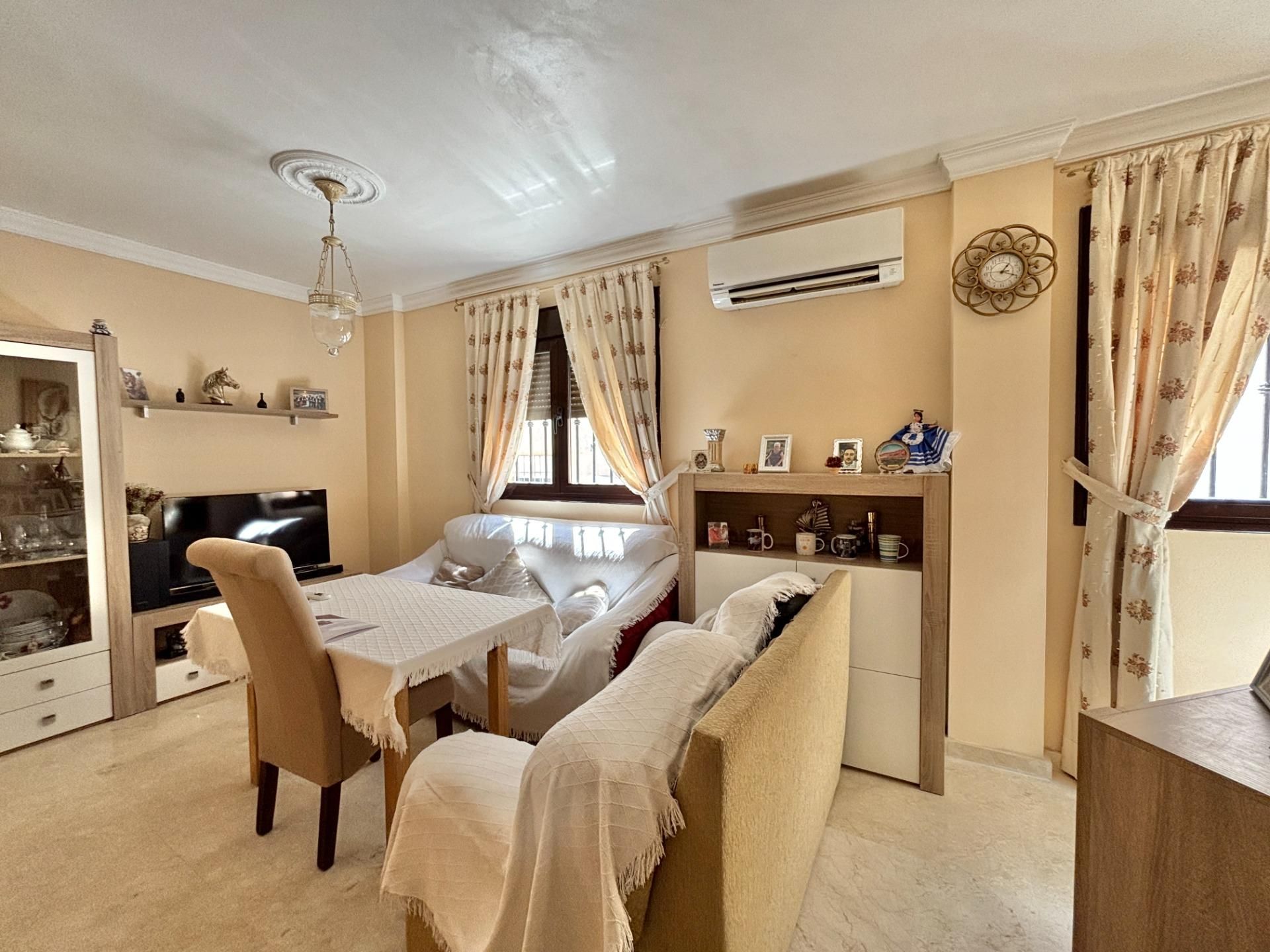 Living room of Flat to rent in Antequera  with Air Conditioner