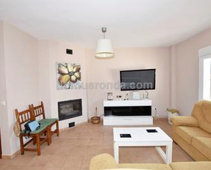 Sala d'estar de Casa adosada en venda en Cuevas del Becerro amb Terrassa