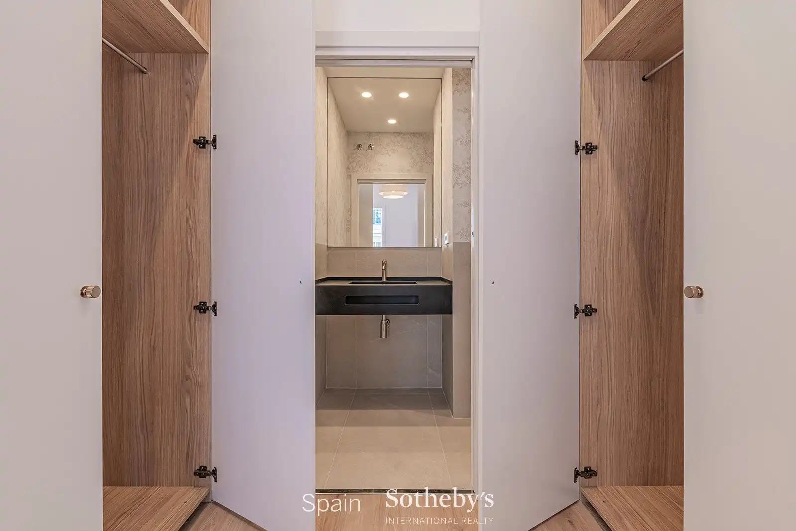 Baño de Apartamento en venta en Barcelona con Aire acondicionado y Calefacción