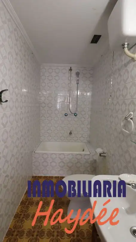 Bathroom of Flat for sale in Getxo   with Heating, Private garden and Storage room