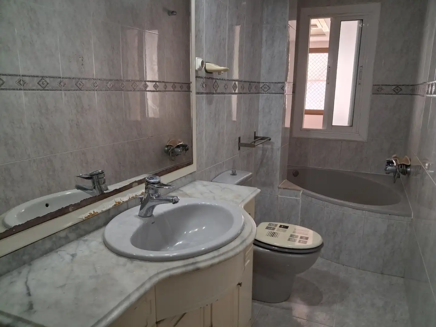 Baño de Planta baja en venta en Castelldefels con Jardín privado