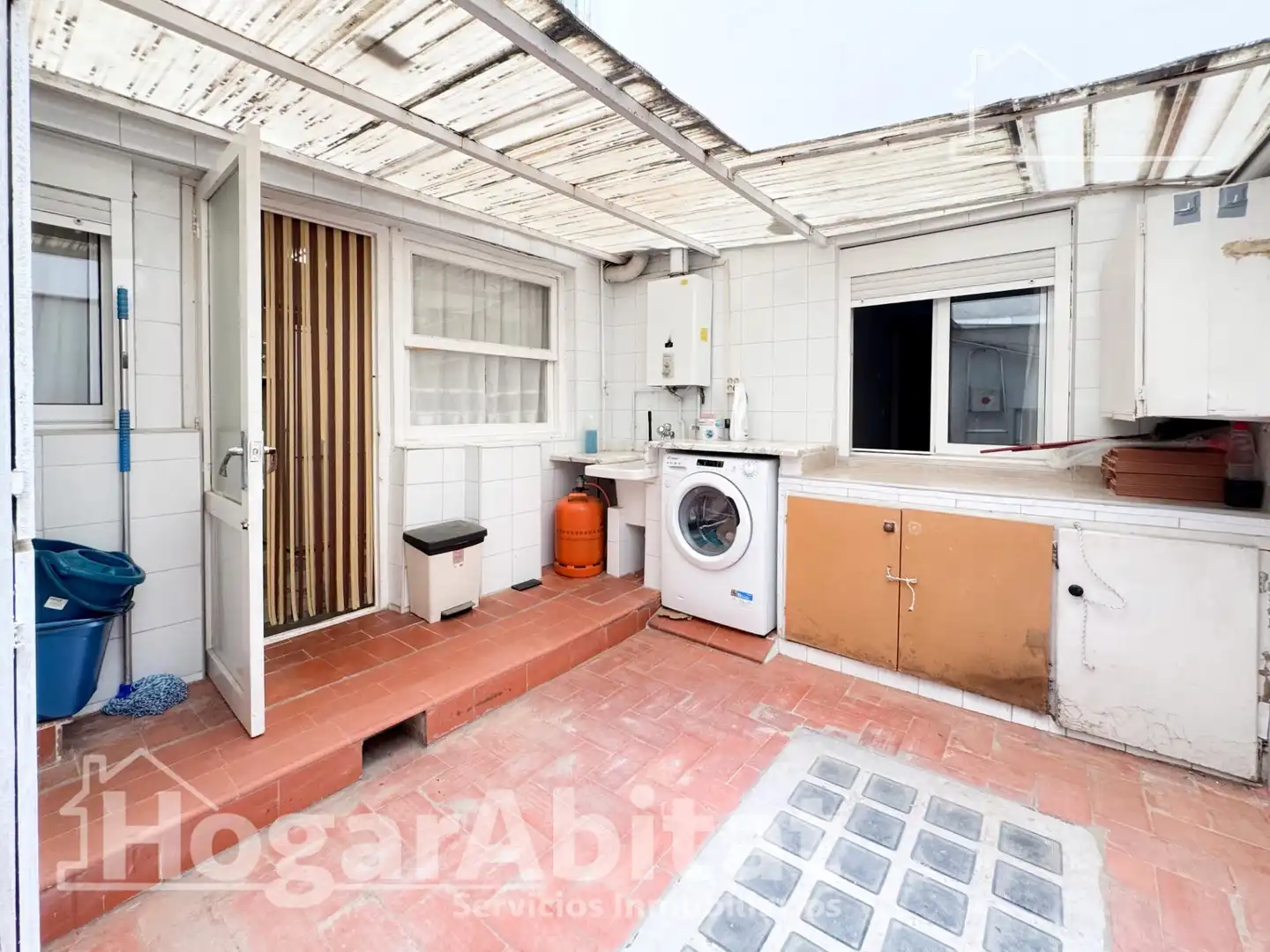 Vista exterior de Piso en venta en Paterna con Terraza y Balcón