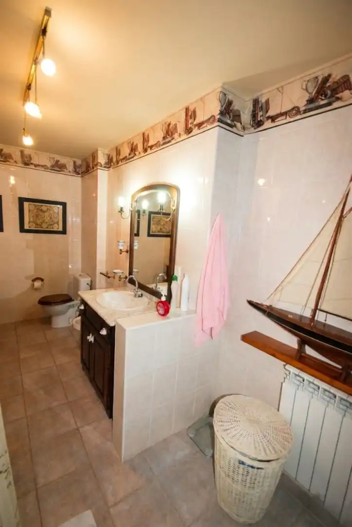 Baño de Dúplex en venta en Prades con Calefacción, Parquet y Terraza