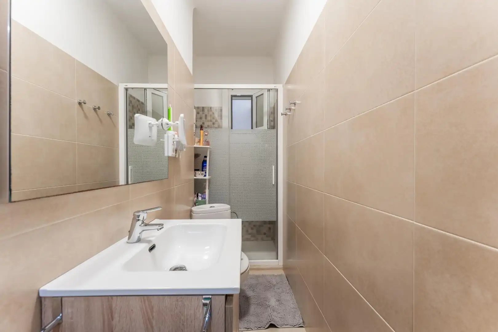 Badezimmer von Wohnung zum Verkauf in Barcelona mit Klimaanlage