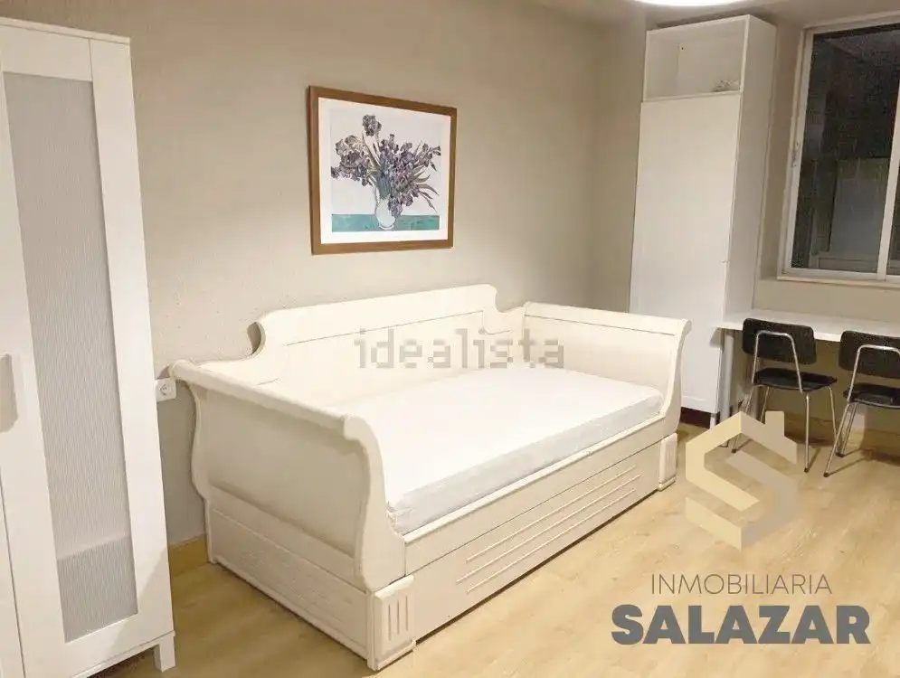 Bedroom of Flat for rent in Bilbao   with Heating and Balcony