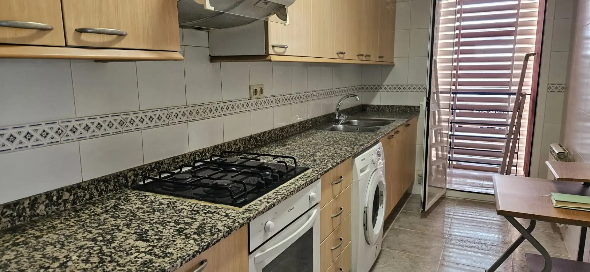 Cuina de Pis en venda en Tarragona amb Aire condicionat, Terrassa i Moblat