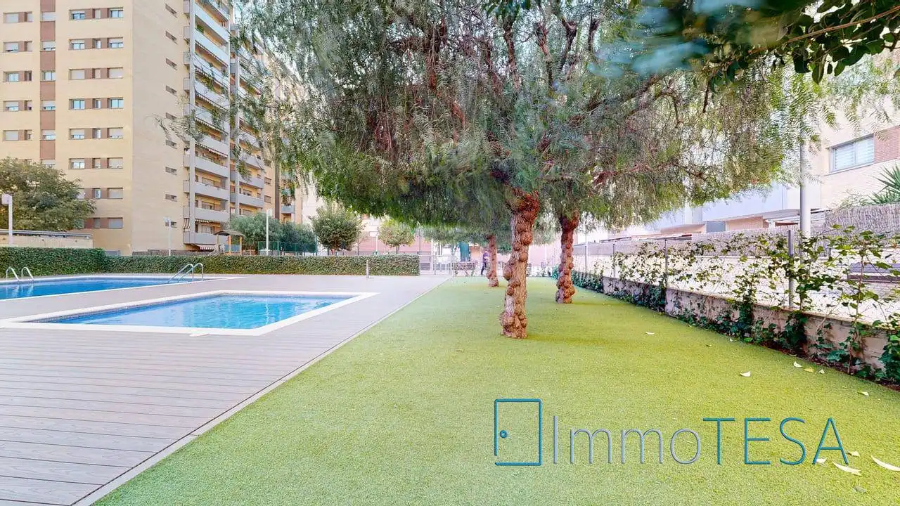 Swimming pool of Flat for sale in Barberà del Vallès  with Air Conditioner, Heating and Parquet flooring