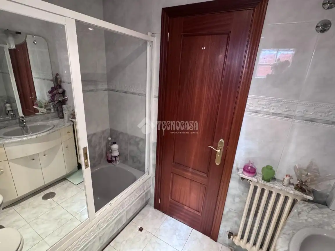 Badezimmer von Gebäude zum Verkauf in Villaquilambre