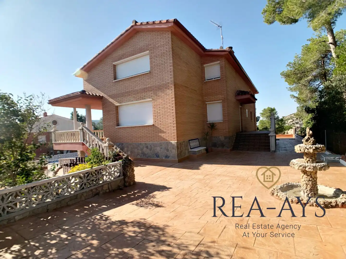 Vista exterior de Casa o chalet en venta en Vallirana con Jardín privado, Terraza y Trastero