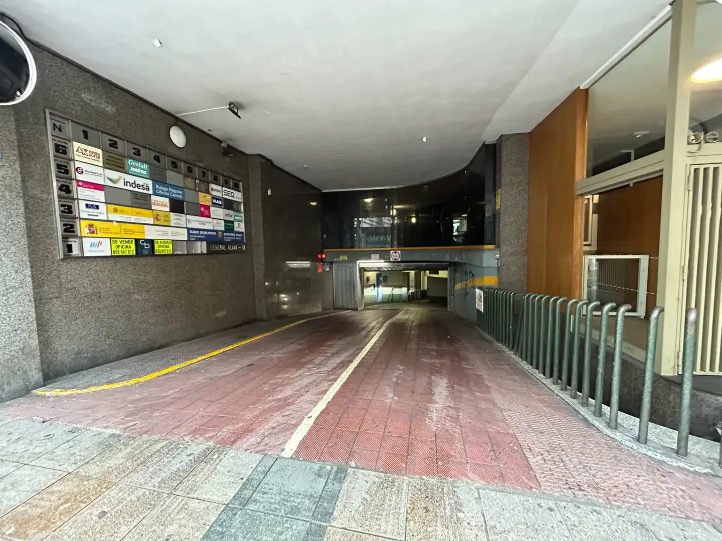 Parkplatz von Büro zur Miete in Vitoria - Gasteiz mit Heizung und Internet