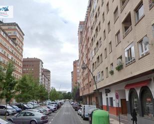 Vista exterior de Pis en venda en Vitoria - Gasteiz amb Jardí privat, Terrassa i Balcó