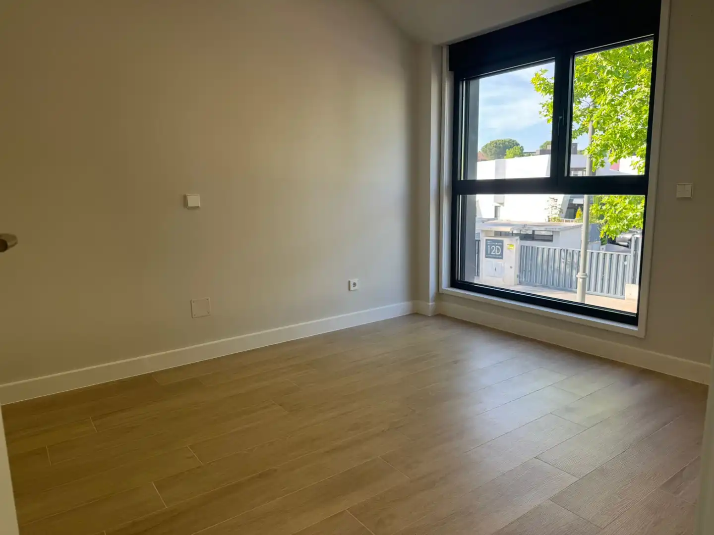 Habitación de Casa adosada en venta en Boadilla del Monte con Aire acondicionado, Calefacción y Jardín privado