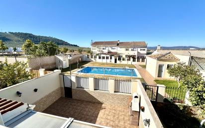 Piscina de Casa adosada en venda en Humilladero amb Aire condicionat, Jardí privat i Terrassa