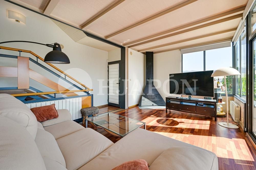 Sala d'estar de Casa o xalet en venda en Alella amb Aire condicionat, Calefacció i Jardí privat