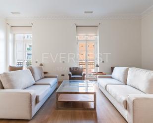 Living room of Flat to rent in  Madrid Capital  with Air Conditioner and Balcony