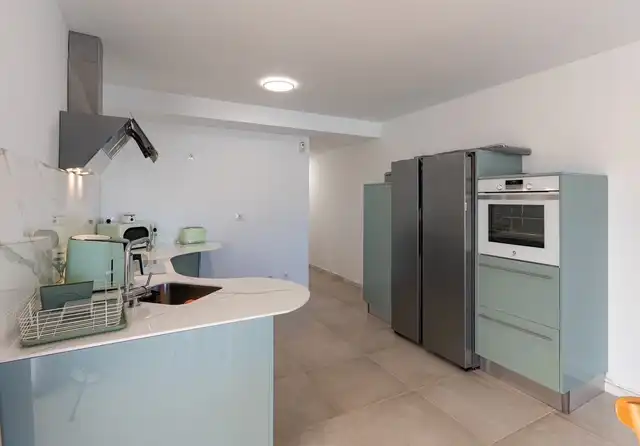 Cuina de Casa o xalet en venda en Zahara de los Atunes amb Aire condicionat, Jardí privat i Terrassa