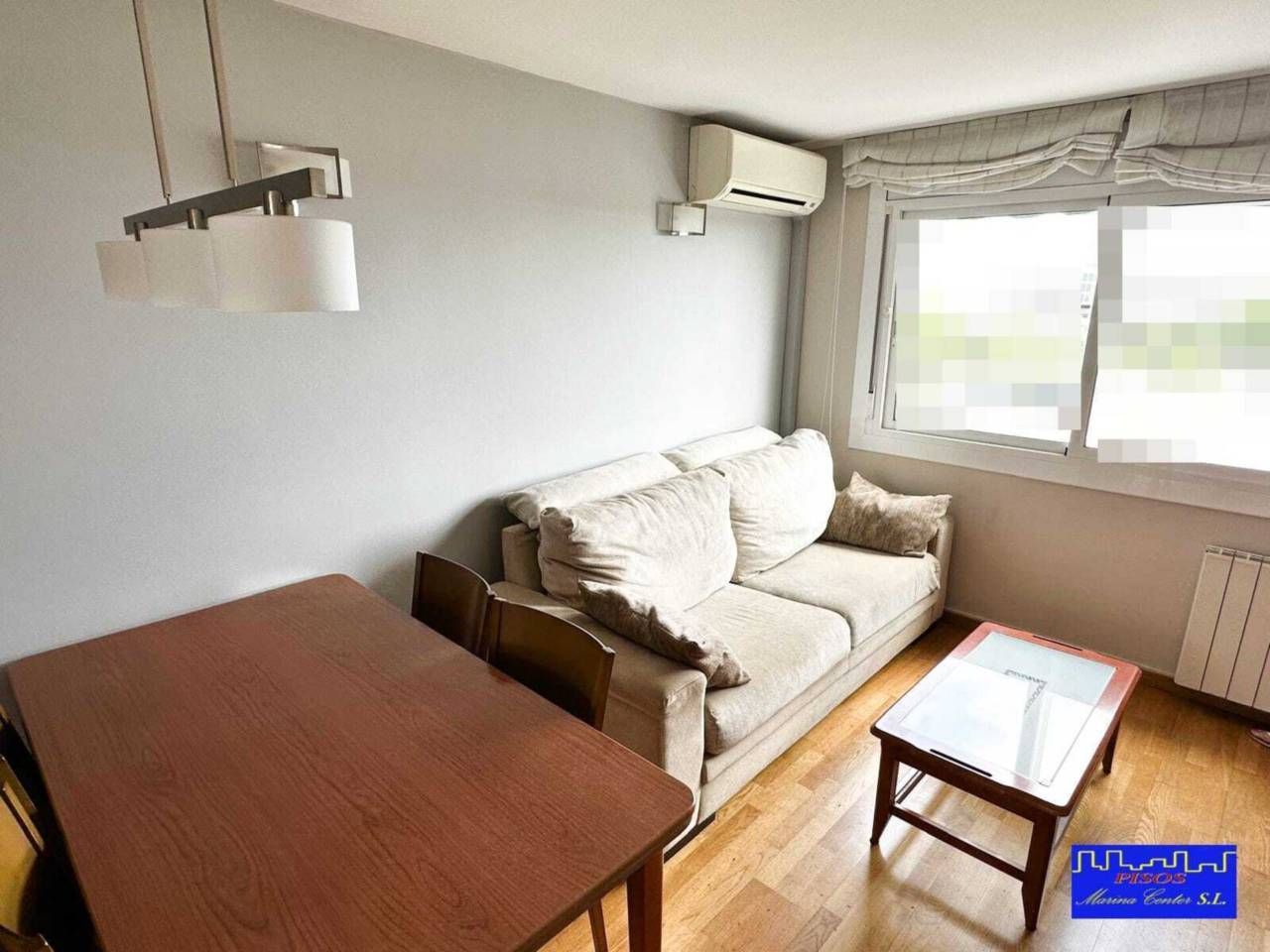 Sala d'estar de Pis en venda en L'Hospitalet de Llobregat amb Aire condicionat, Calefacció i Parquet